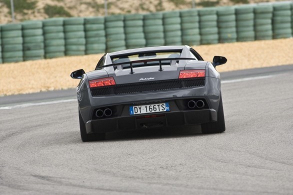 Lamborghini Gallardo LP 570-4 Superleggera: le foto in pista