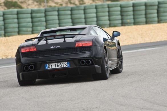 Lamborghini Gallardo LP 570-4 Superleggera: le foto in pista