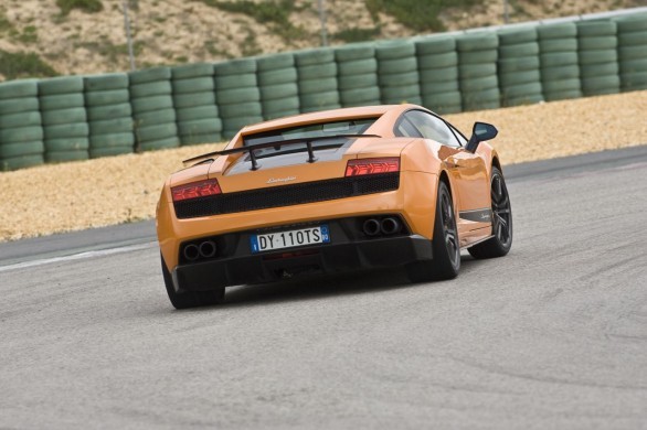 Lamborghini Gallardo LP 570-4 Superleggera: le foto in pista