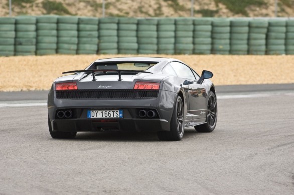 Lamborghini Gallardo LP 570-4 Superleggera: le foto in pista