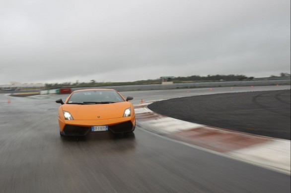 Lamborghini Gallardo LP 570-4 Superleggera: le foto in pista