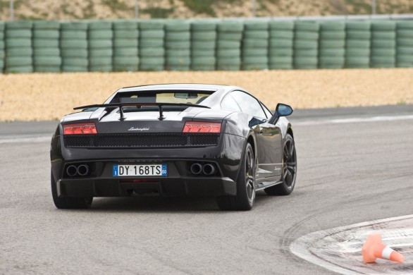 Lamborghini Gallardo LP 570-4 Superleggera: le foto in pista