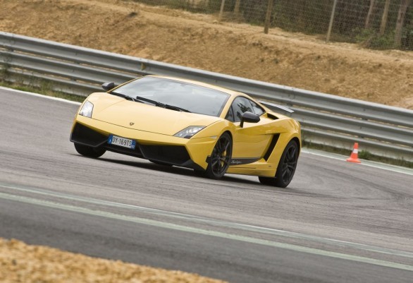 Lamborghini Gallardo LP 570-4 Superleggera: le foto in pista