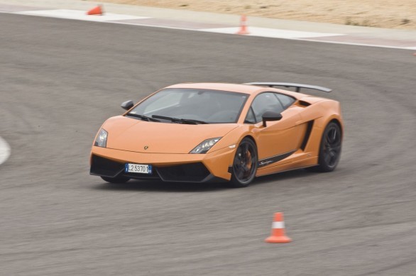 Lamborghini Gallardo LP 570-4 Superleggera: le foto in pista