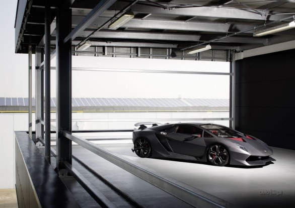 Lamborghini Sesto Elemento: nuove foto ufficiali