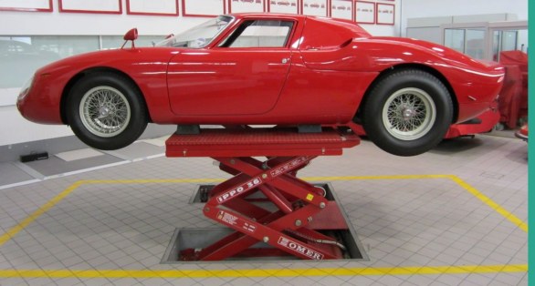 Le immagini del restauro di una Ferrari 250 LM