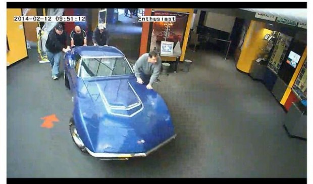 Le immagini dello smottamento al National Corvette Museum