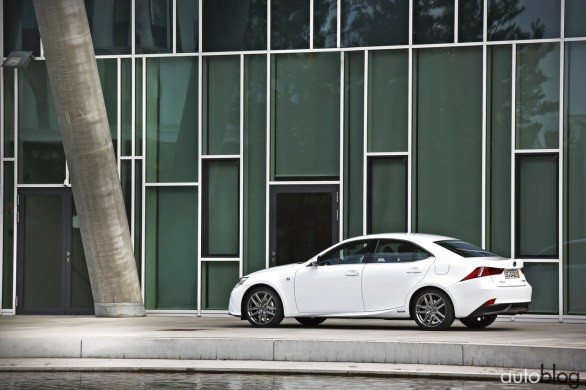 Lexus IS Hybrid