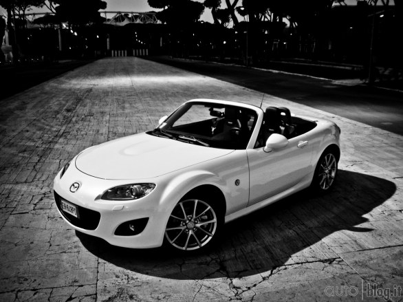 Mazda MX-5 Record Series White 2.0: il test di autoblog