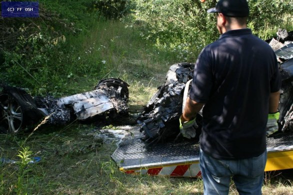 McLaren MP4-12C distrutta dalle fiamme