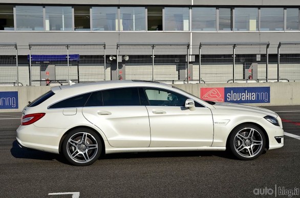 Mercedes AMG: in pista con le Superstars