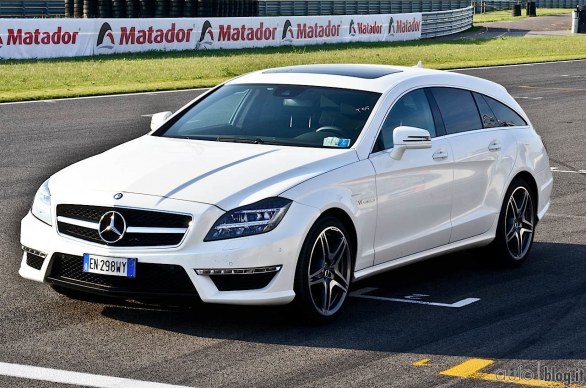 Mercedes AMG: in pista con le Superstars