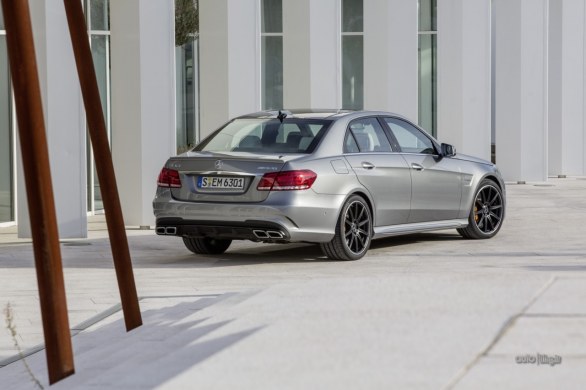 Mercedes E63 AMG: il restyling della berlina sportiva per il 2013