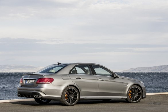 Mercedes E63 AMG: il restyling della berlina sportiva per il 2013