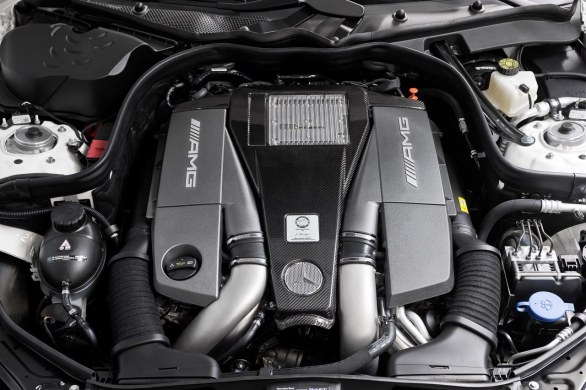 Mercedes E63 AMG: foto e dati ufficiali della V8 biturbo