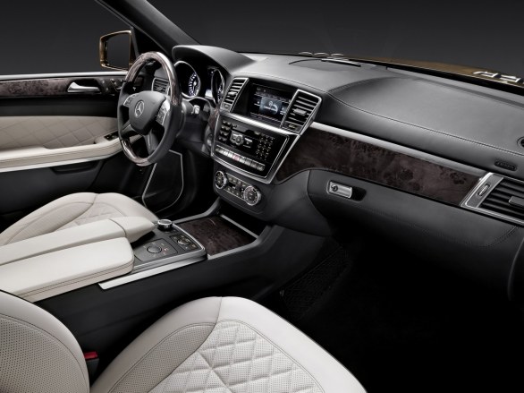 Mercedes presenta al Salone di New York la nuova GL X166