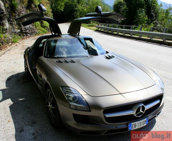 Mercedes SLS AMG