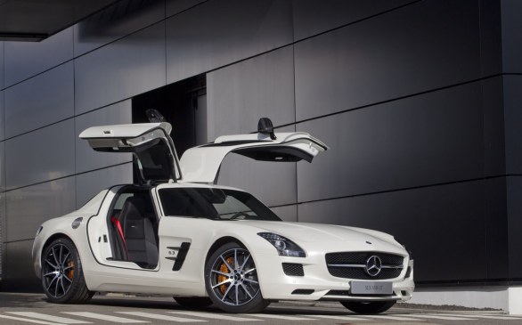 Nuove immagini ed informazioni ufficiali sulla Mercedes SLS AMG GT