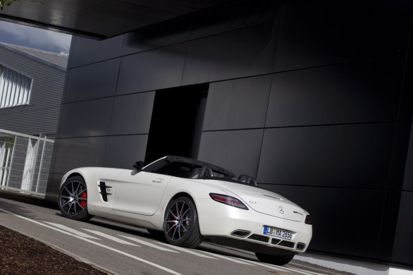 Nuove immagini ed informazioni ufficiali sulla Mercedes SLS AMG GT