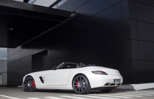 Nuove immagini ed informazioni ufficiali sulla Mercedes SLS AMG GT