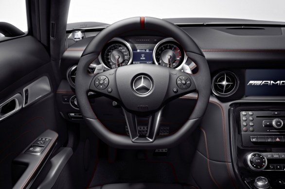 Nuove immagini ed informazioni ufficiali sulla Mercedes SLS AMG GT