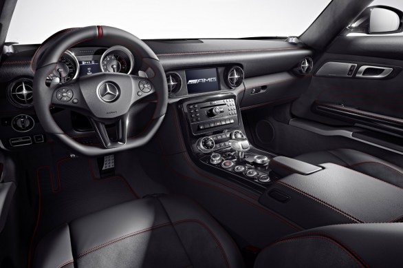 Nuove immagini ed informazioni ufficiali sulla Mercedes SLS AMG GT