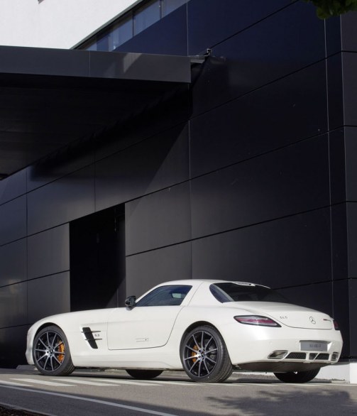 Nuove immagini ed informazioni ufficiali sulla Mercedes SLS AMG GT