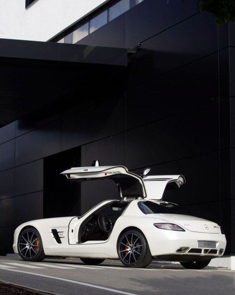 Nuove immagini ed informazioni ufficiali sulla Mercedes SLS AMG GT