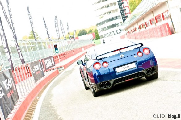 Nissan GT-R MY 2011: il Test anteprima di Autoblog – in pista a Imola