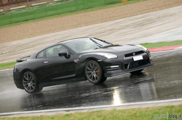 Nissan GT-R MY 2011: il Test anteprima di Autoblog – in pista a Imola