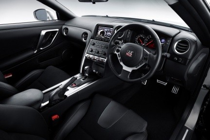 Nissan GT-R - interno