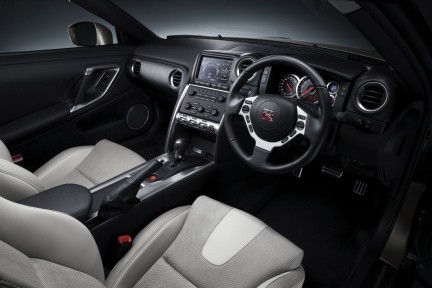 Nissan GT-R - interno