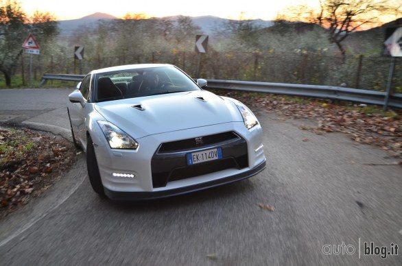 Nissan GTR Autoblog on track