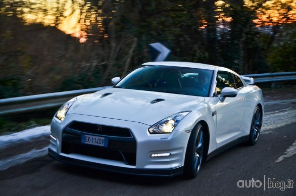 Nissan GTR Autoblog on track