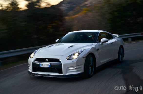 Nissan GTR Autoblog on track