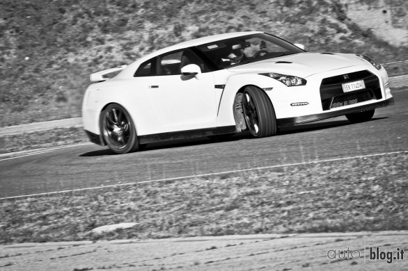 Nissan GTR Autoblog on track