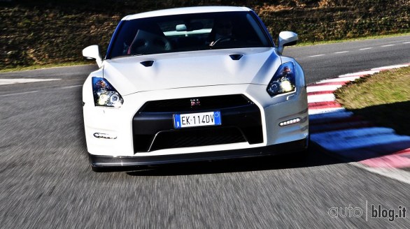 Nissan GTR Autoblog on track