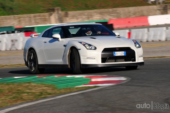 Nissan GTR Autoblog on track