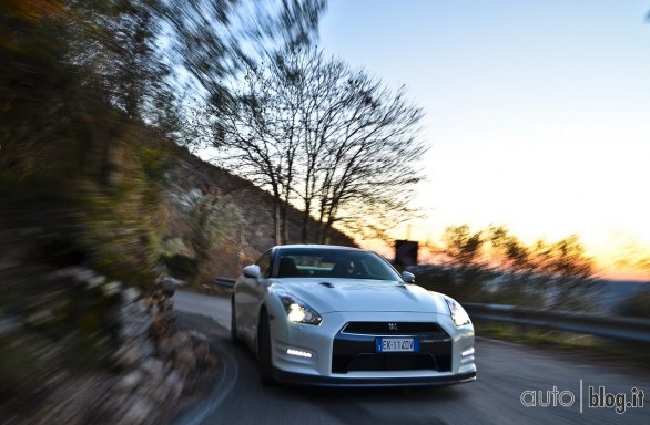 Nissan GTR Autoblog on track