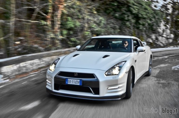 Nissan GTR Autoblog on track