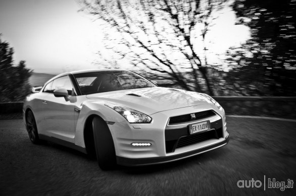 Nissan GTR Autoblog on track