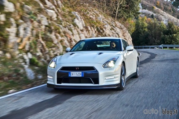 Nissan GTR Autoblog on track