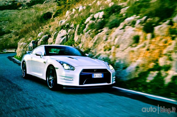 Nissan GTR Autoblog on track