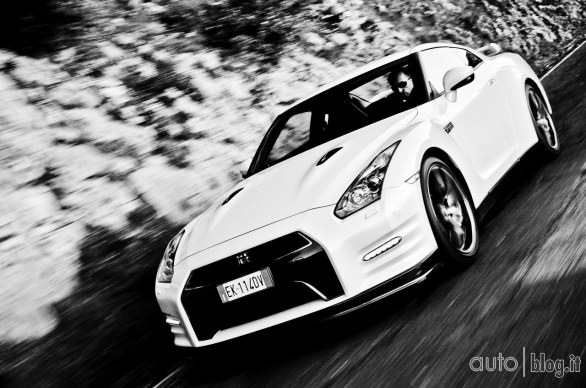 Nissan GTR Autoblog on track