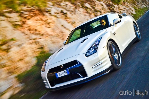 Nissan GTR Autoblog on track