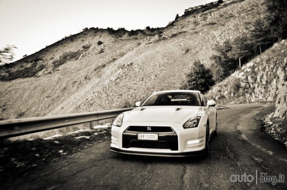 Nissan GTR Autoblog on track