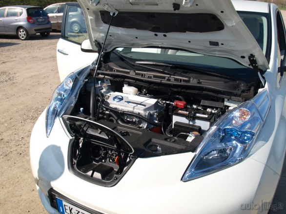La nostra prova su strada della prima elettrica di Nissan: la Leaf