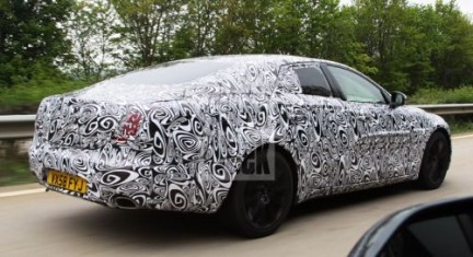 Nuova Jaguar XJ: ancora foto spia