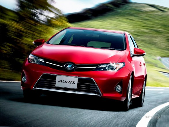 Nuova Toyota Auris ed Auris HSD 2013