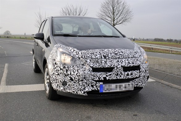 Opel Corsa Facelift foto spia